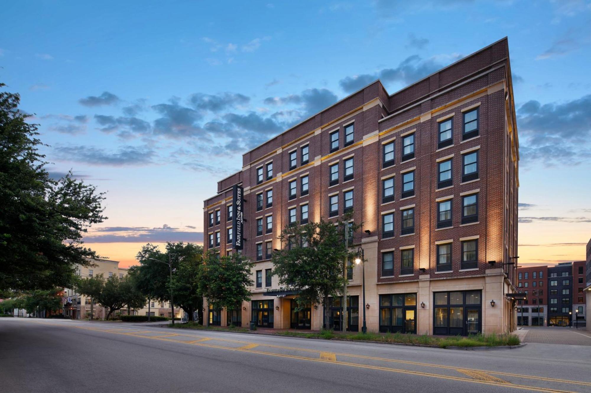 Fairfield Inn & Suites By Marriott Savannah Downtown Historic District Exterior foto